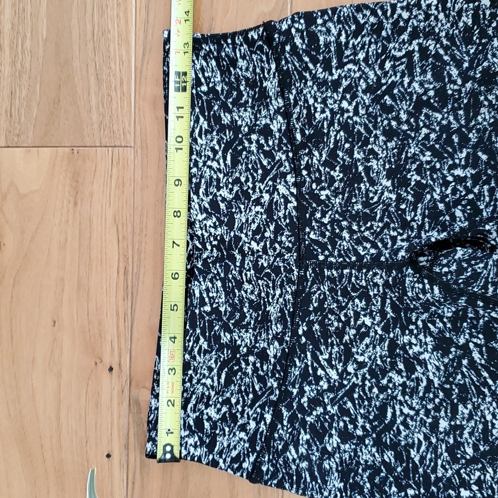 Lululemon Wunder Under Pant III, Size 6 - Picture 9 of 16